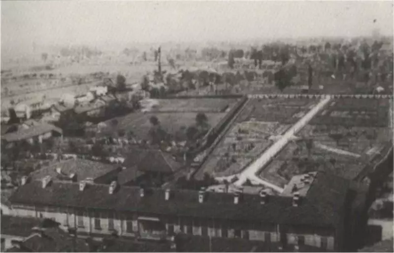 Vetro. 1920 circa Veduta dal campanile della Parrocchia